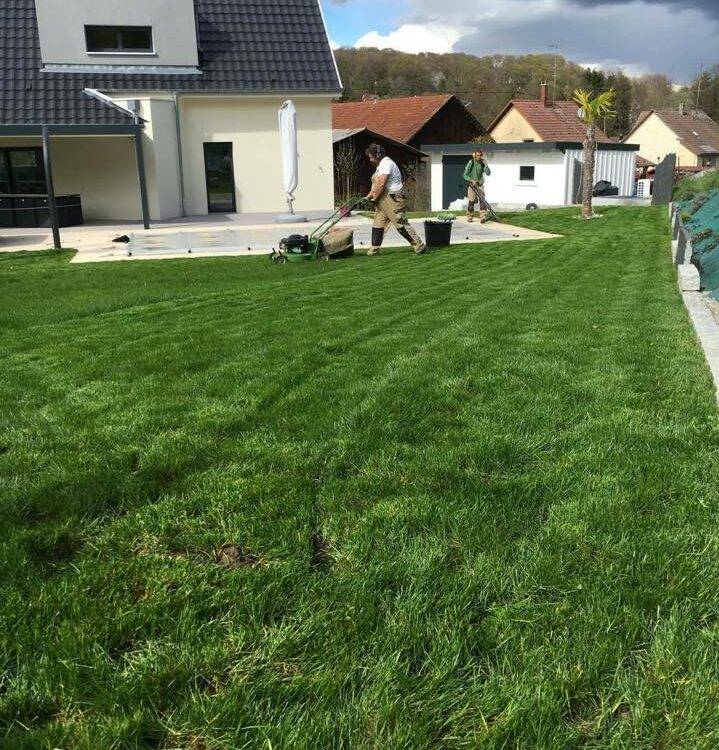 Entretien d&#8217;espaces verts, tenue d&#8217;été enfilé pour ce jardin au cœur du Sundgau à Steinsoultz Mulhouse